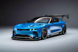 Britų klasikos sugrįžimas: pristatytas ekstremalus „Jensen Interceptor GTX“, o netrukus išvysime ir keliams skirtas versijas