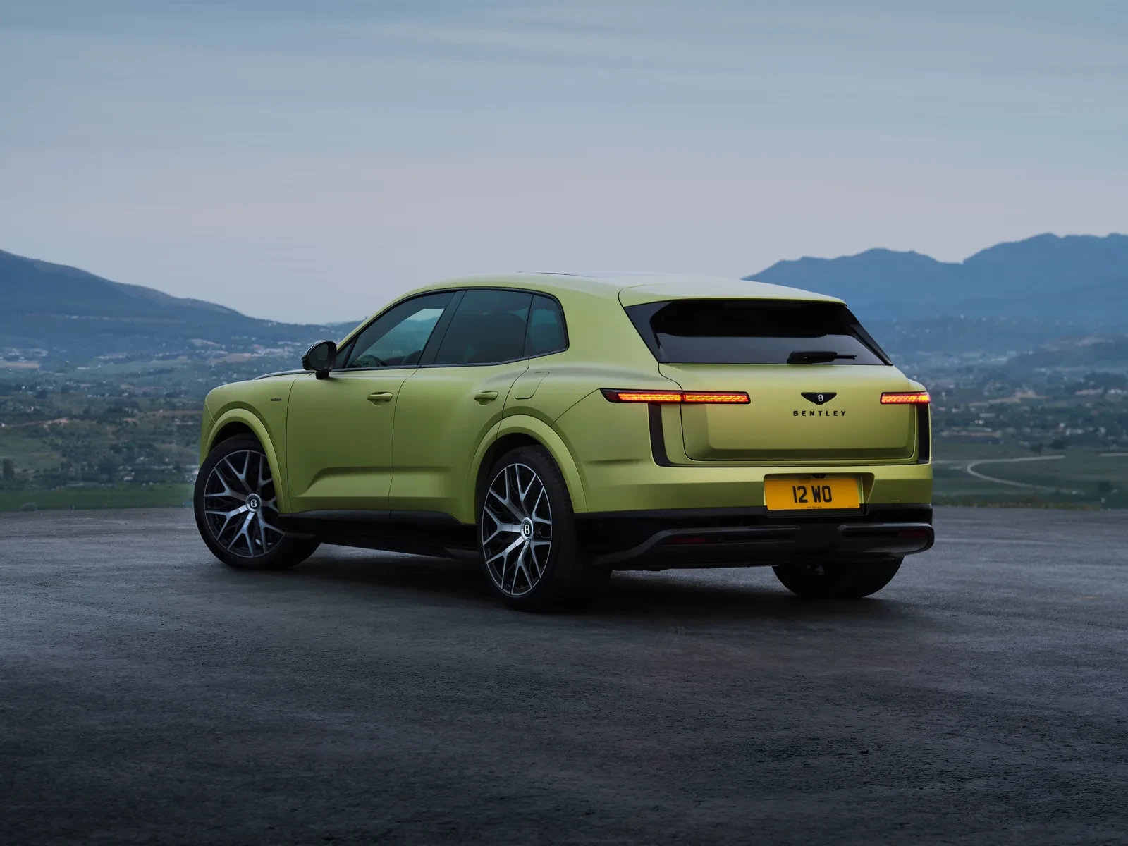 Istorinis žingsnis: „Bentley“ pristatė savo pirmąjį elektromobilį – 876 AG galios visureigį „Torcal“