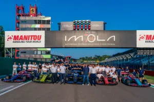 Istorinis momentas automobilių sporte: Imoloje įvyko pirmosios Europoje penkių autonominių bolidų lenktynės
