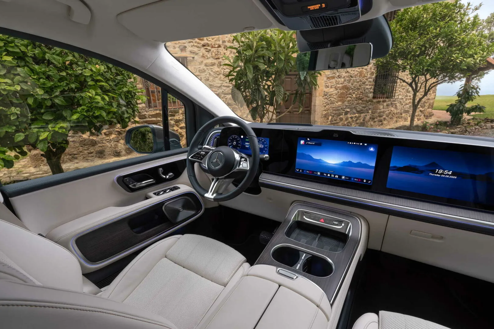 Naujasis elektrinis „Mercedes-Benz VLE“ ištrina ribą tarp limuzino ir erdvaus keleivinio automobilio