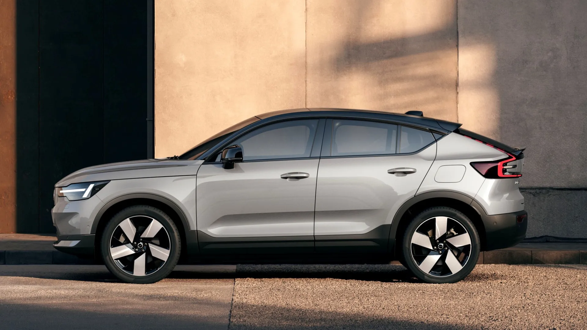 Ilgai lauktas atnaujinimas: „Volvo“ modernizavo populiariuosius XC40, EX40 ir EC40 krosoverius