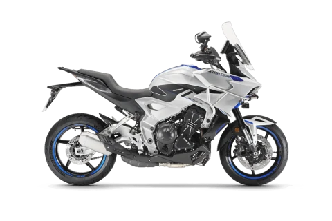 Zontes 703T ETC atvyksta į Europą: trijų cilindrų crossoveris su „superbike“ lygio elektronika