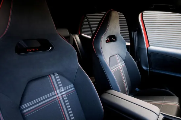 Istorinis lūžis: „Volkswagen“ pristatė pirmąjį galiniais ratais varomą ir galingiausią istorijoje „ID.3 GTI“