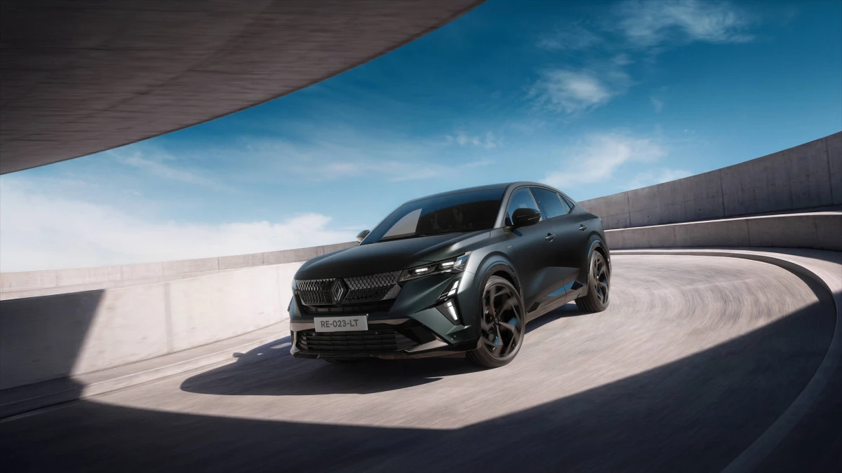 Renault Rafale pasipuošė ekskliuzyvine „Hypnotic“ versija: atskleistos 300 AG hibrido detalės ir kaina