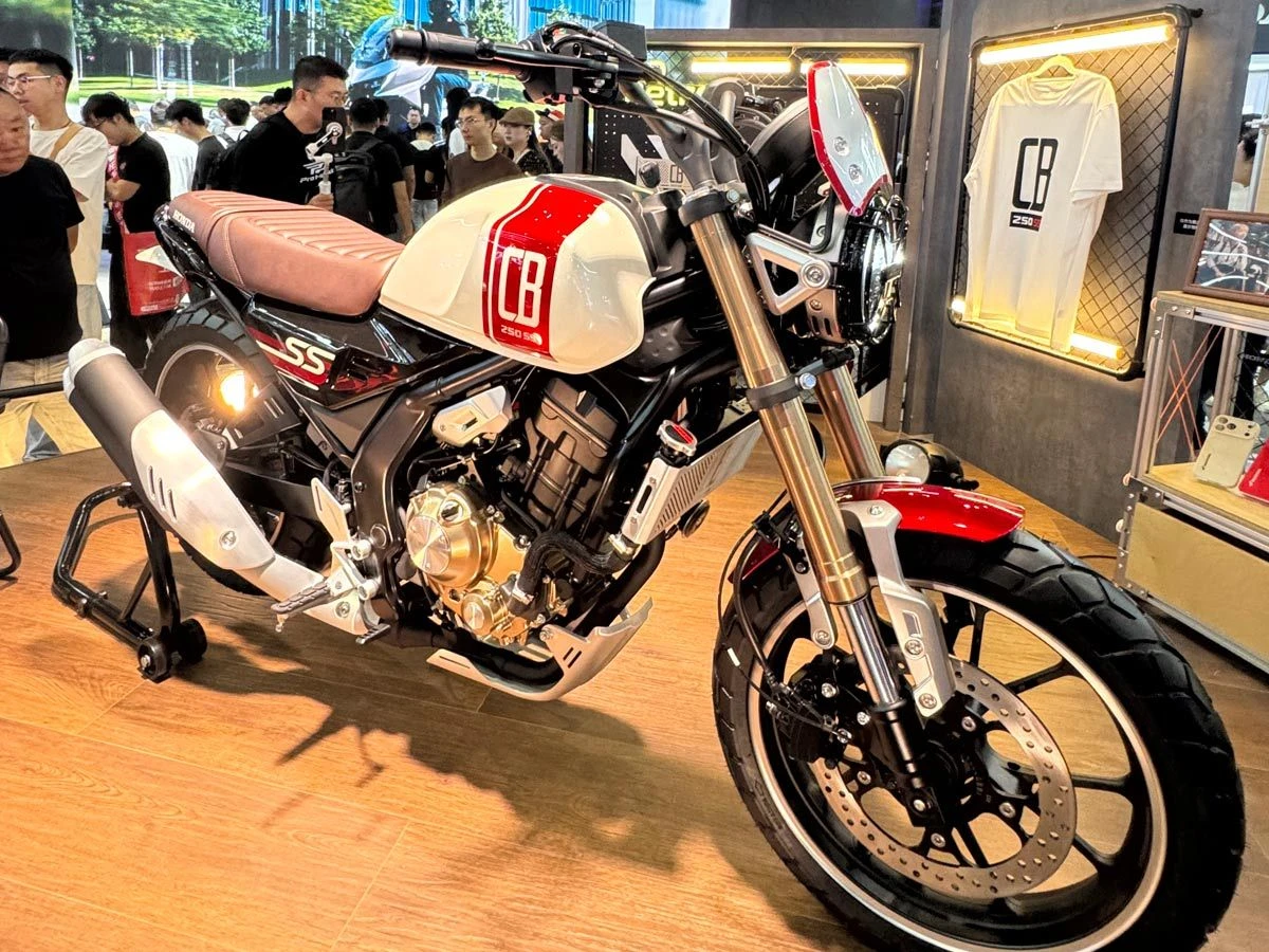 „Honda“ atskleidė „CB250SS Concept“: naujos kartos retro stiliaus scramblerį