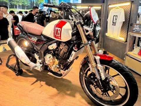 „Honda“ atskleidė „CB250SS Concept“: naujos kartos retro stiliaus scramblerį