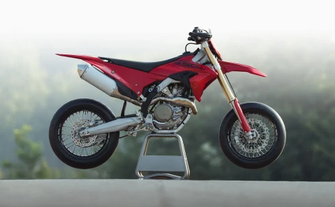 „Ducati Desmo450 SM“ debiutas: pirmasis grynakraujis Borgo Panigale lenktyninis supermoto