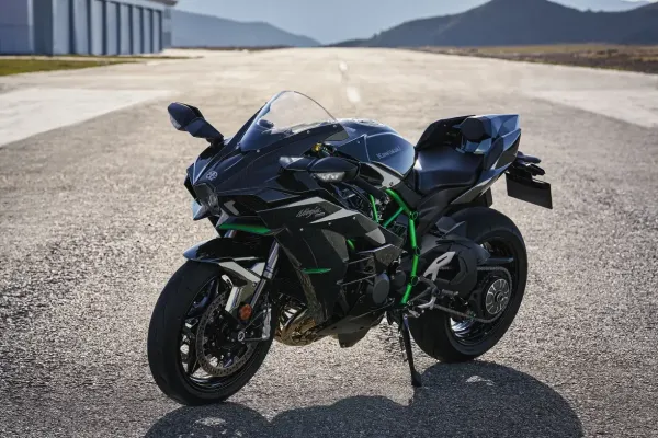Priverstinis kompromisas: 2027 m. „Kawasaki Ninja H2“ Europoje praranda galią, bet gauna „Brembo Hypure“ stabdžius