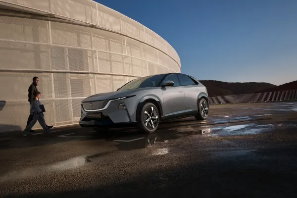 Visiškai naujasis „Mazda CX-6e“: europietiškas požiūris į elektromobilių dizainą ir technologijas