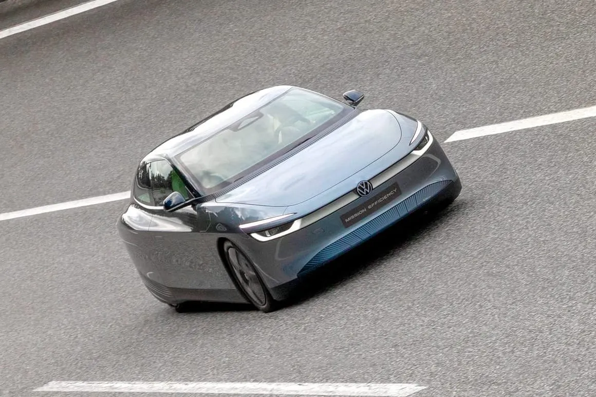 Aerodinamikos stebuklas: „Volkswagen“ pristatė taupiausią pasaulyje elektromobilį „Mission Efficiency“