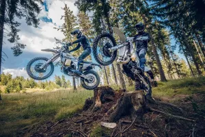 Išskirtinė „Husqvarna Mobility“ naujiena: pristatyti gamykliniai 2027 m. „TE 300 Pro“ ir „FE 350 Pro“ modeliai