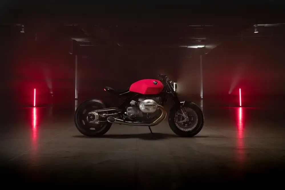 Bavarijos milžinas artėja prie serijinės gamybos: „BMW R20“ su 2 litrų opozitiniu varikliu pakeis „raumenų“ klasės taisykles