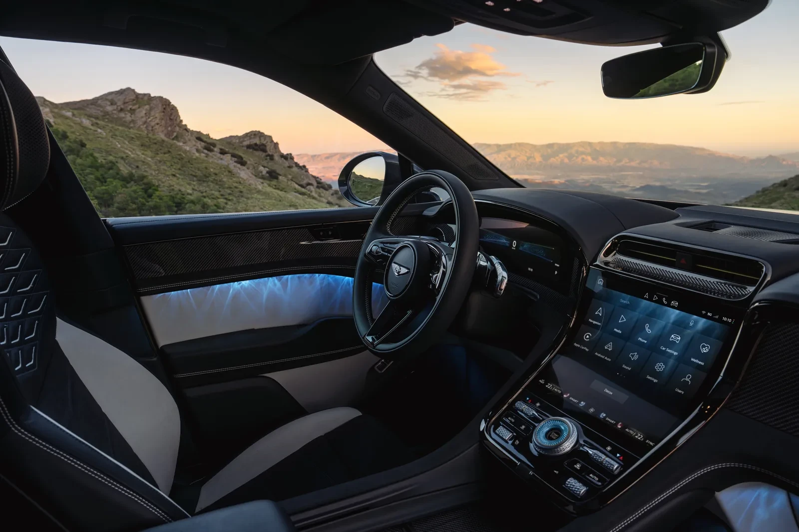 Istorinis žingsnis: „Bentley“ pristatė savo pirmąjį elektromobilį – 876 AG galios visureigį „Torcal“