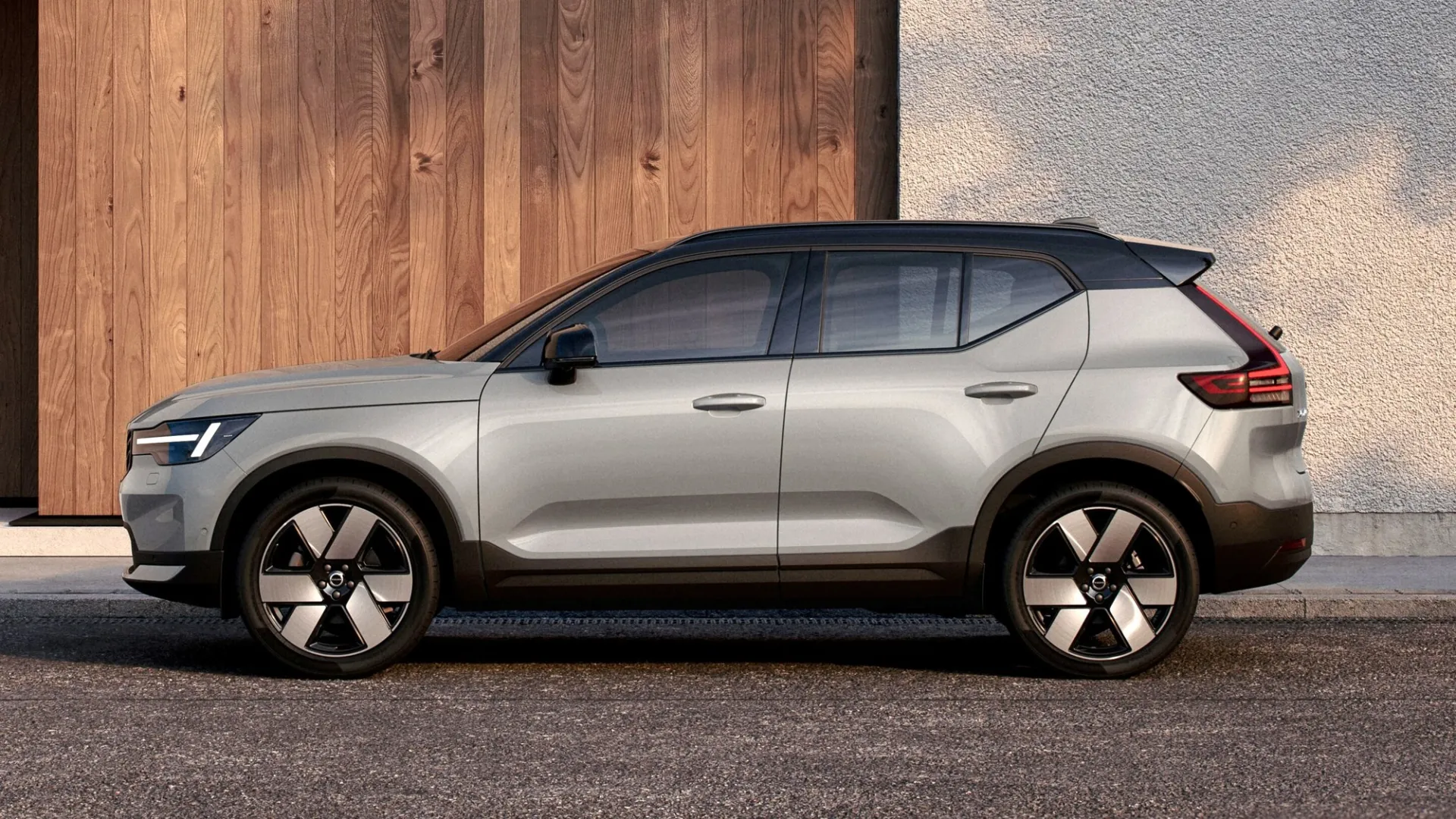 Ilgai lauktas atnaujinimas: „Volvo“ modernizavo populiariuosius XC40, EX40 ir EC40 krosoverius