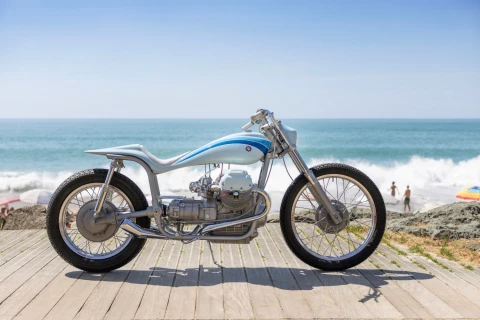 Aukštųjų technologijų nostalgija: Hamburgo „Kaffeemaschine“ dirbtuvių šedevras – „Moto Guzzi V7 Scrambler“