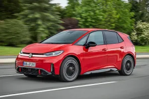 Istorinis lūžis: „Volkswagen“ pristatė pirmąjį galiniais ratais varomą ir galingiausią istorijoje „ID.3 GTI“