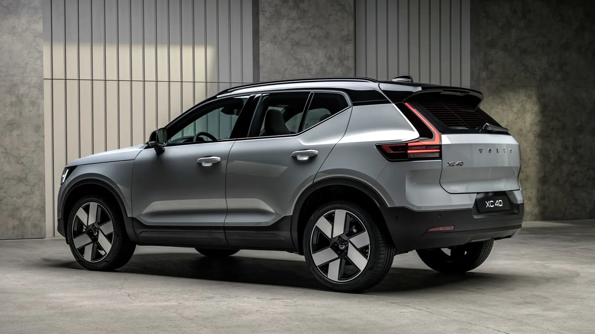 Ilgai lauktas atnaujinimas: „Volvo“ modernizavo populiariuosius XC40, EX40 ir EC40 krosoverius