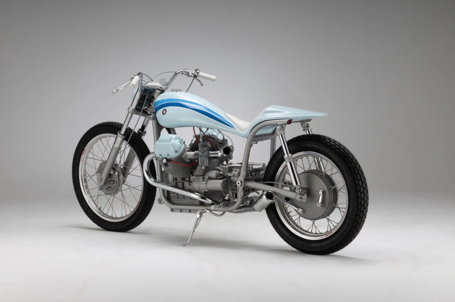 Aukštųjų technologijų nostalgija: Hamburgo „Kaffeemaschine“ dirbtuvių šedevras – „Moto Guzzi V7 Scrambler“