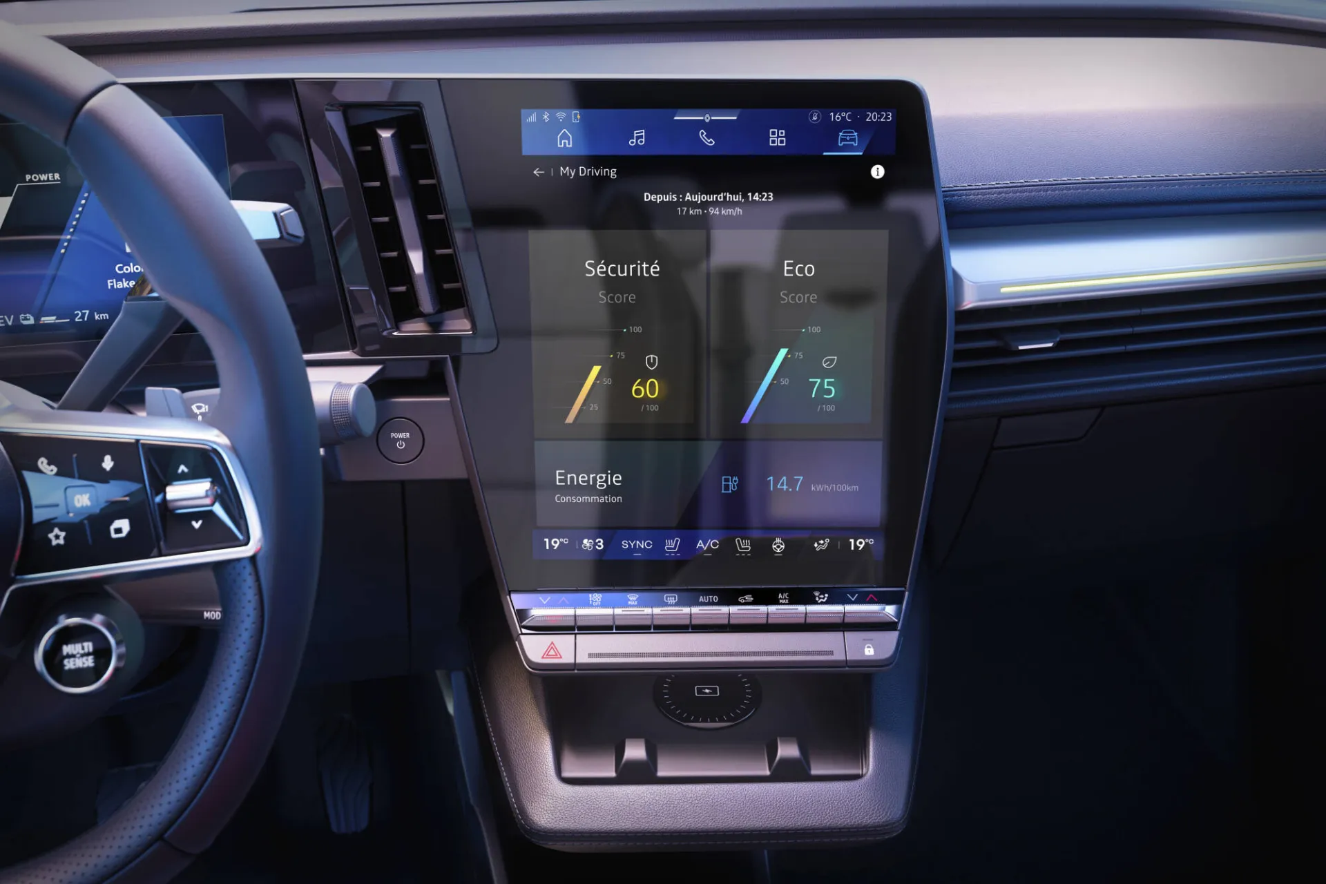 „Metų automobilis 2024“ evoliucionuoja: atnaujintas „Renault Scenic E-Tech“ stebina „Google Gemini“ DI, nauja LFP baterija ir net kavos aparatu