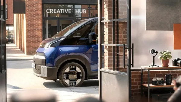 „Kia“ anonsuoja milžiną: prieš pasaulinę premjerą Hanoveryje parodytas naujasis elektrinis furgonas „PV7“