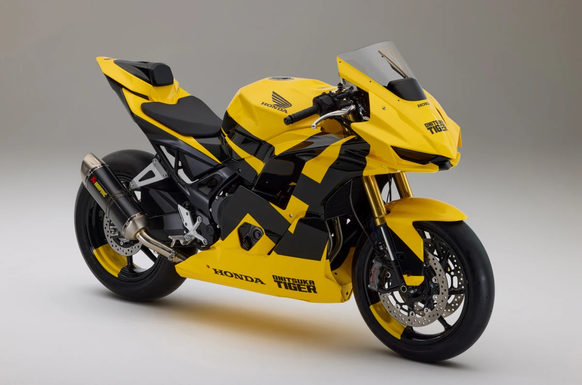 Milano mados savaitėje Honda pristato stilingą „Onitsuka Tiger Mid Sports Concept“ motociklą