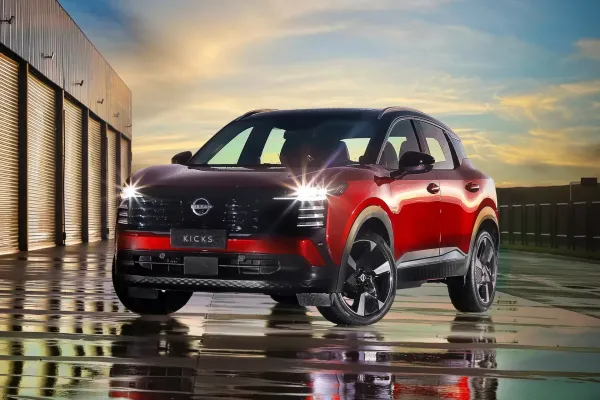 Nissan Kicks oficialiai atvyksta į Europą: hibridinio krosoverio gamyba patikėta britams