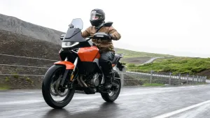 Britų legenda grįžta į kelius: prasideda naujojo „Norton Atlas“ kelionių enduro motociklo pristatymai Europoje