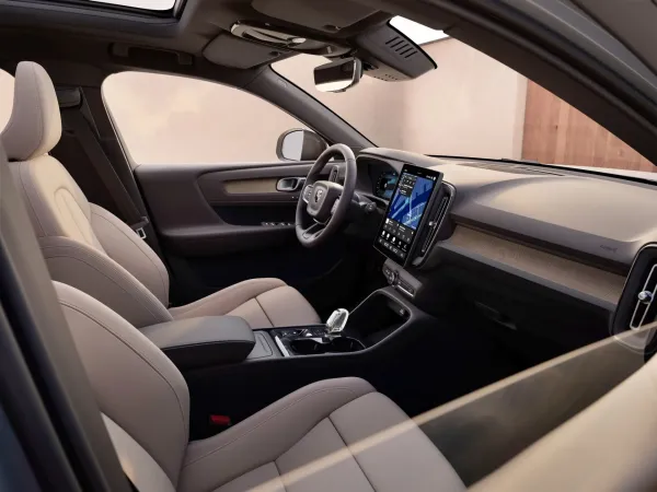 Ilgai lauktas atnaujinimas: „Volvo“ modernizavo populiariuosius XC40, EX40 ir EC40 krosoverius