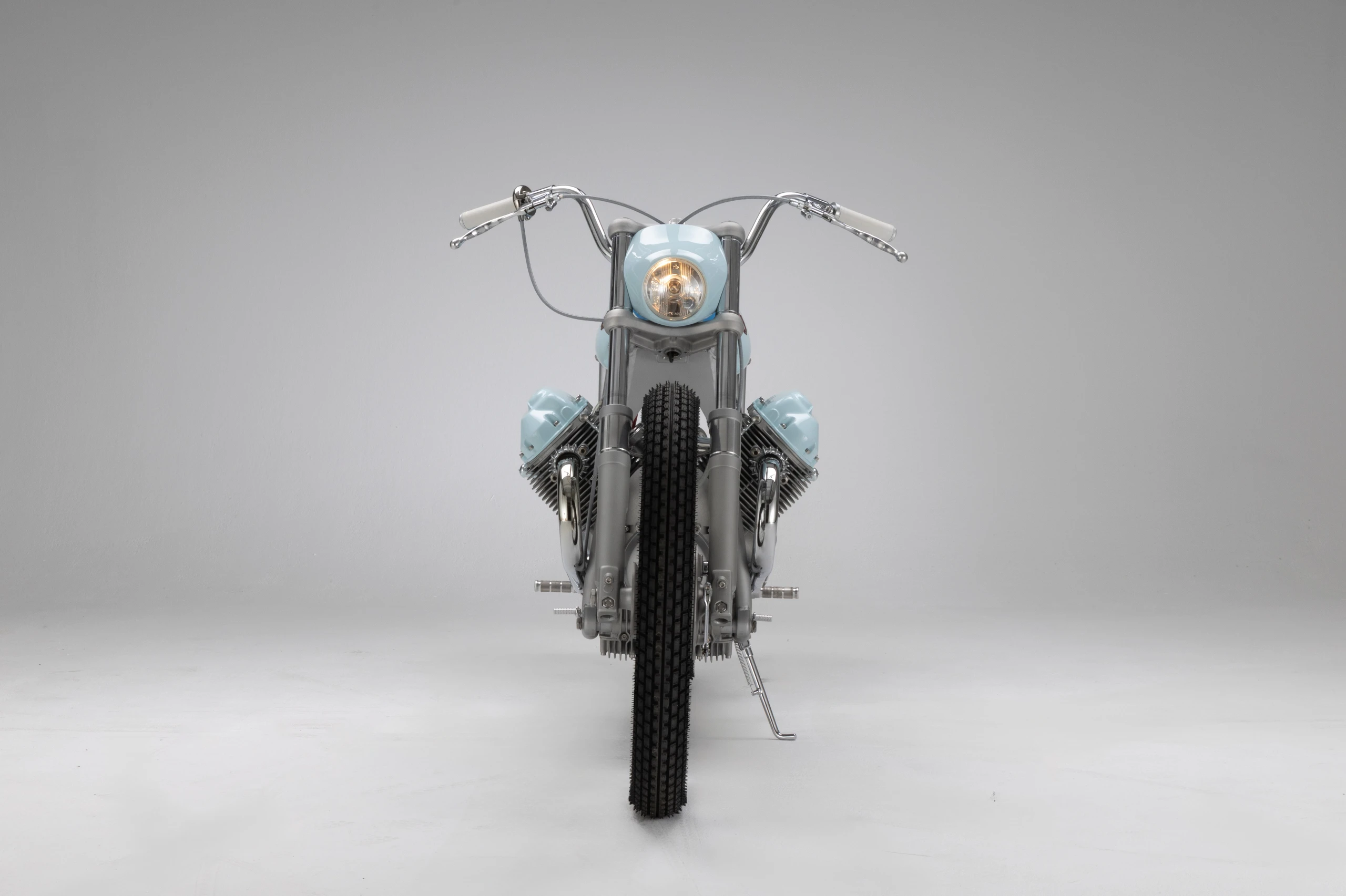 Aukštųjų technologijų nostalgija: Hamburgo „Kaffeemaschine“ dirbtuvių šedevras – „Moto Guzzi V7 Scrambler“
