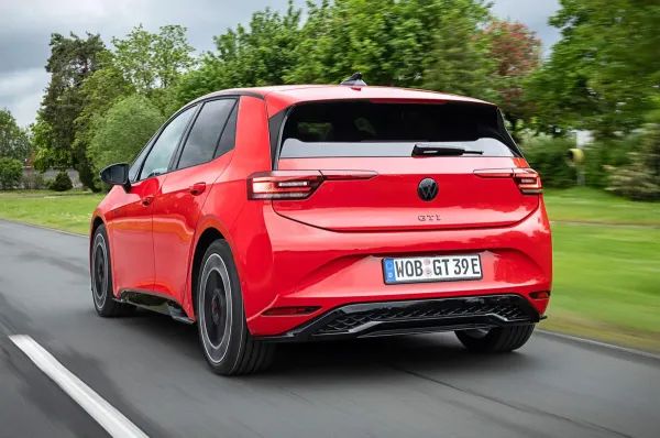 Istorinis lūžis: „Volkswagen“ pristatė pirmąjį galiniais ratais varomą ir galingiausią istorijoje „ID.3 GTI“