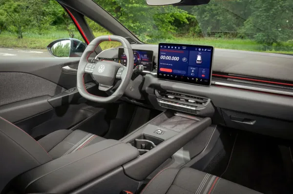 Istorinis lūžis: „Volkswagen“ pristatė pirmąjį galiniais ratais varomą ir galingiausią istorijoje „ID.3 GTI“