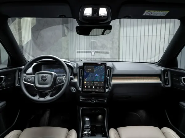 Ilgai lauktas atnaujinimas: „Volvo“ modernizavo populiariuosius XC40, EX40 ir EC40 krosoverius