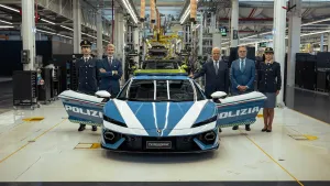 Be greičio ribų: Italijos policija gavo naująjį 920 AG „Lamborghini Temerario Polizia“