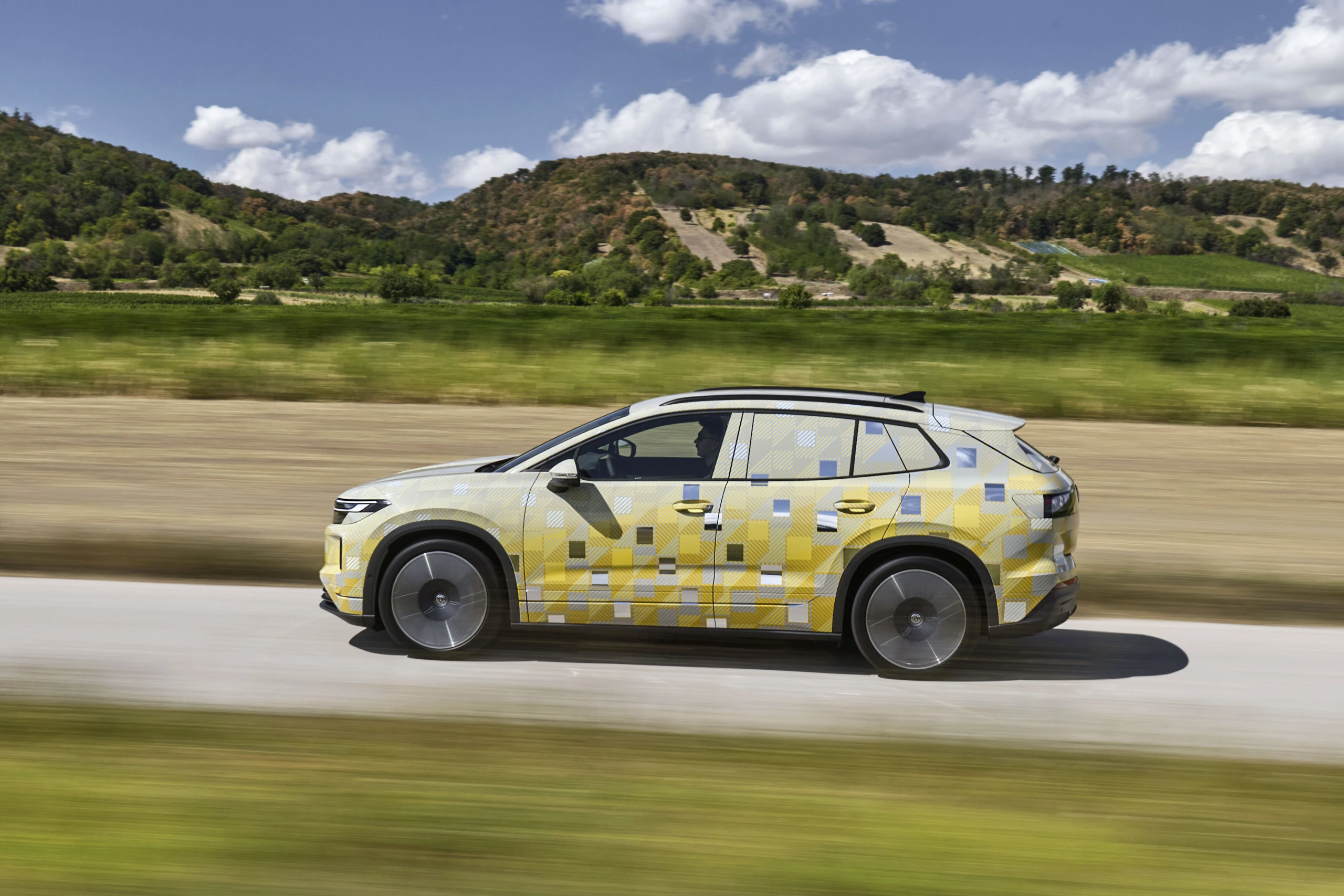 Elektrinė ateitis ir atpažįstamas vardas: „Volkswagen“ patvirtino naujojo „ID. Tiguan“ debiutą