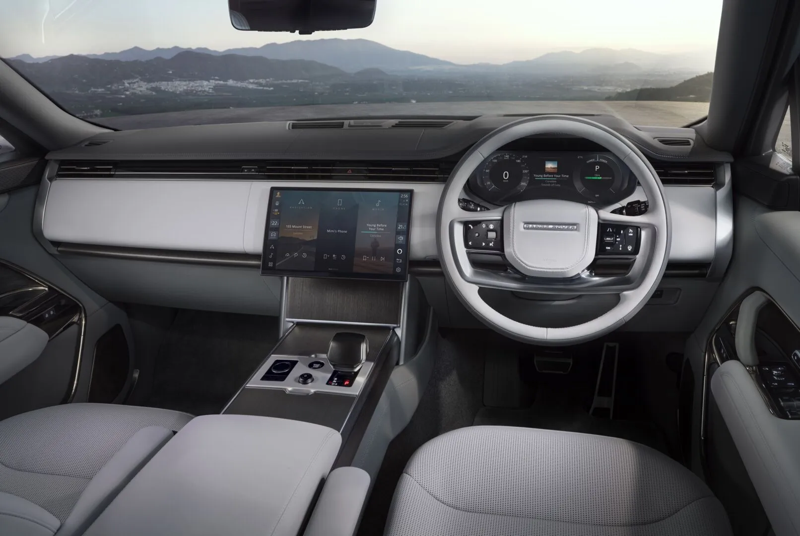 Pirmasis visiškai elektrinis „Range Rover“ – tylesnis ir nepraradęs savo pravažumo