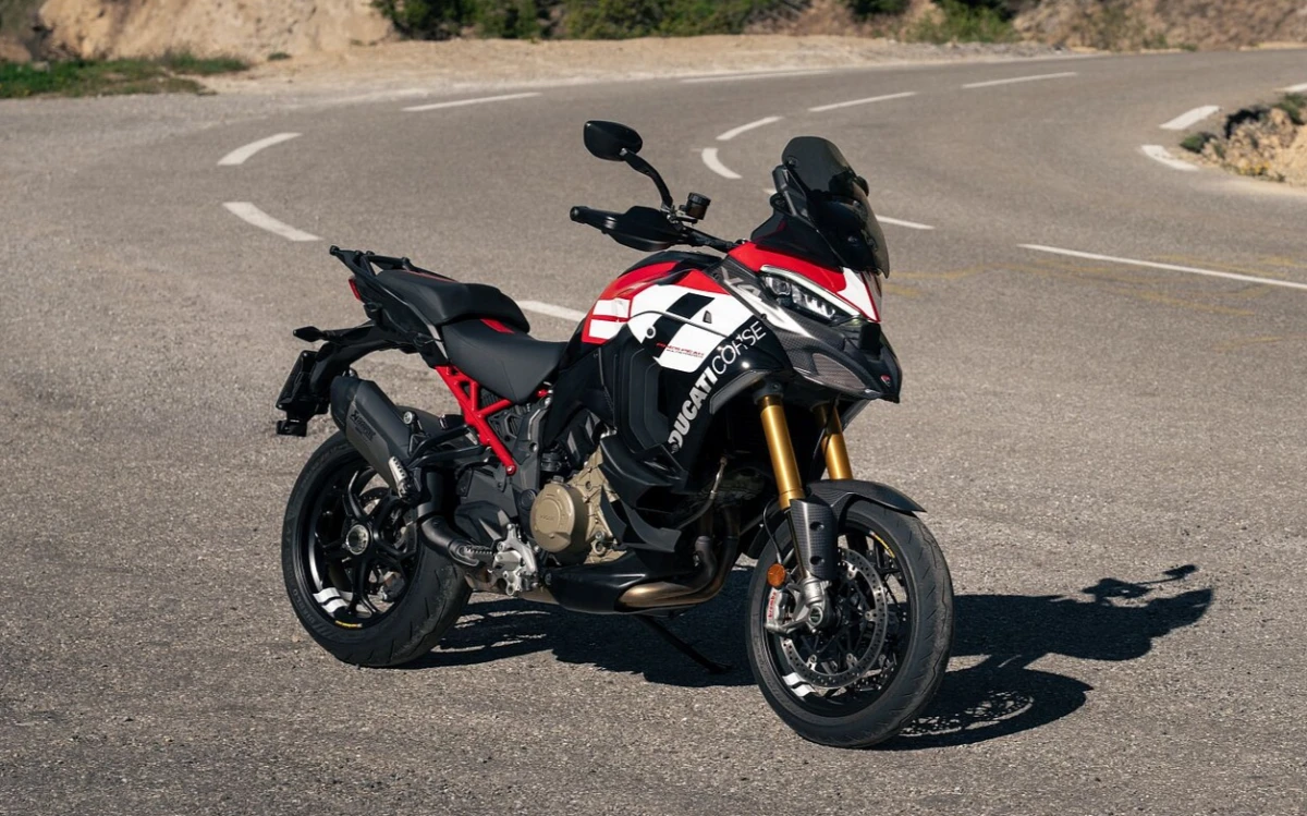 „Ducati Multistrada V4 Pikes Peak 2027“: naujas lenktyninis įvaizdis ir programinės įrangos evoliucija