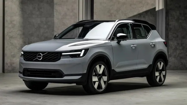 Ilgai lauktas atnaujinimas: „Volvo“ modernizavo populiariuosius XC40, EX40 ir EC40 krosoverius
