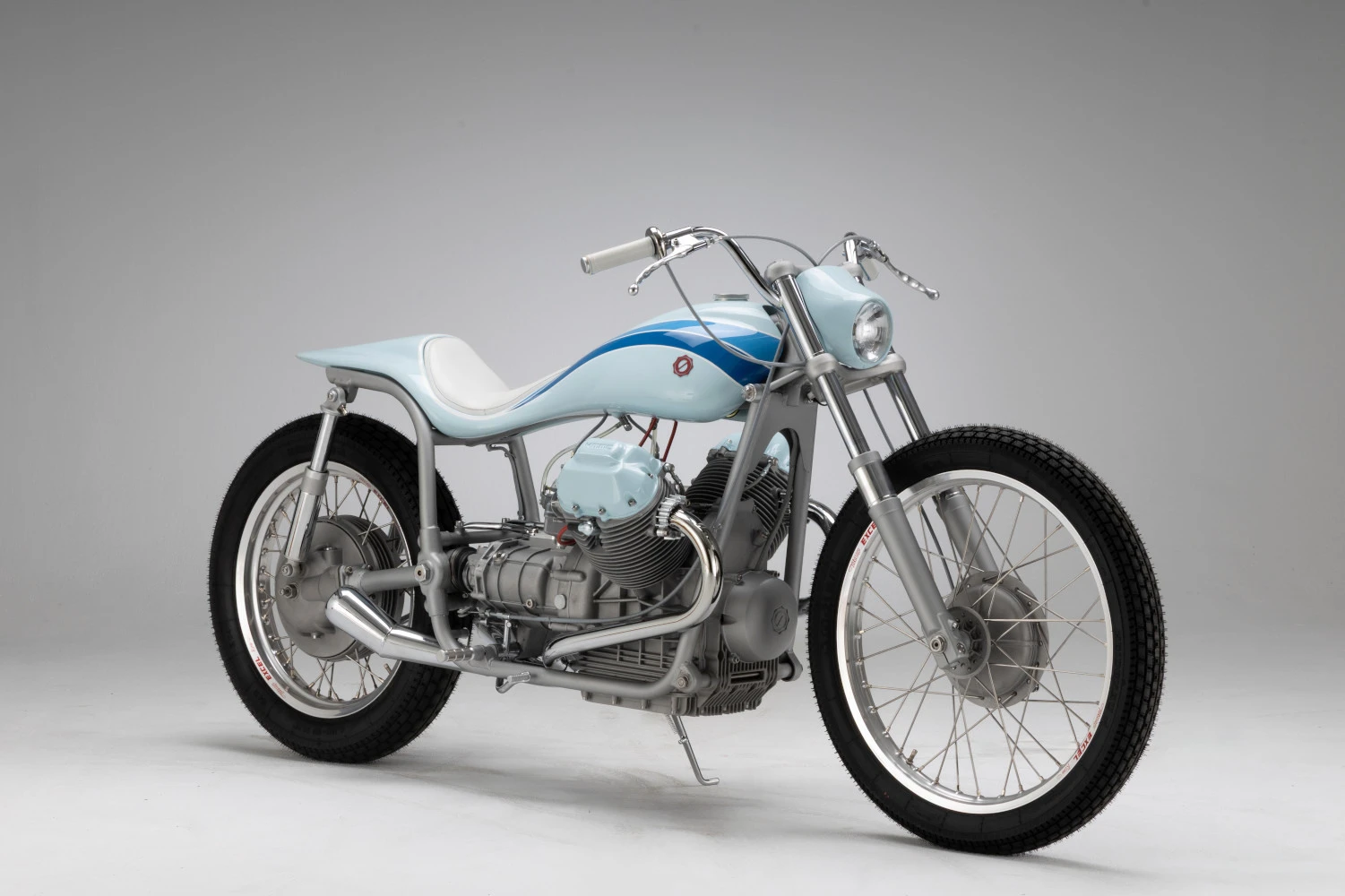Aukštųjų technologijų nostalgija: Hamburgo „Kaffeemaschine“ dirbtuvių šedevras – „Moto Guzzi V7 Scrambler“