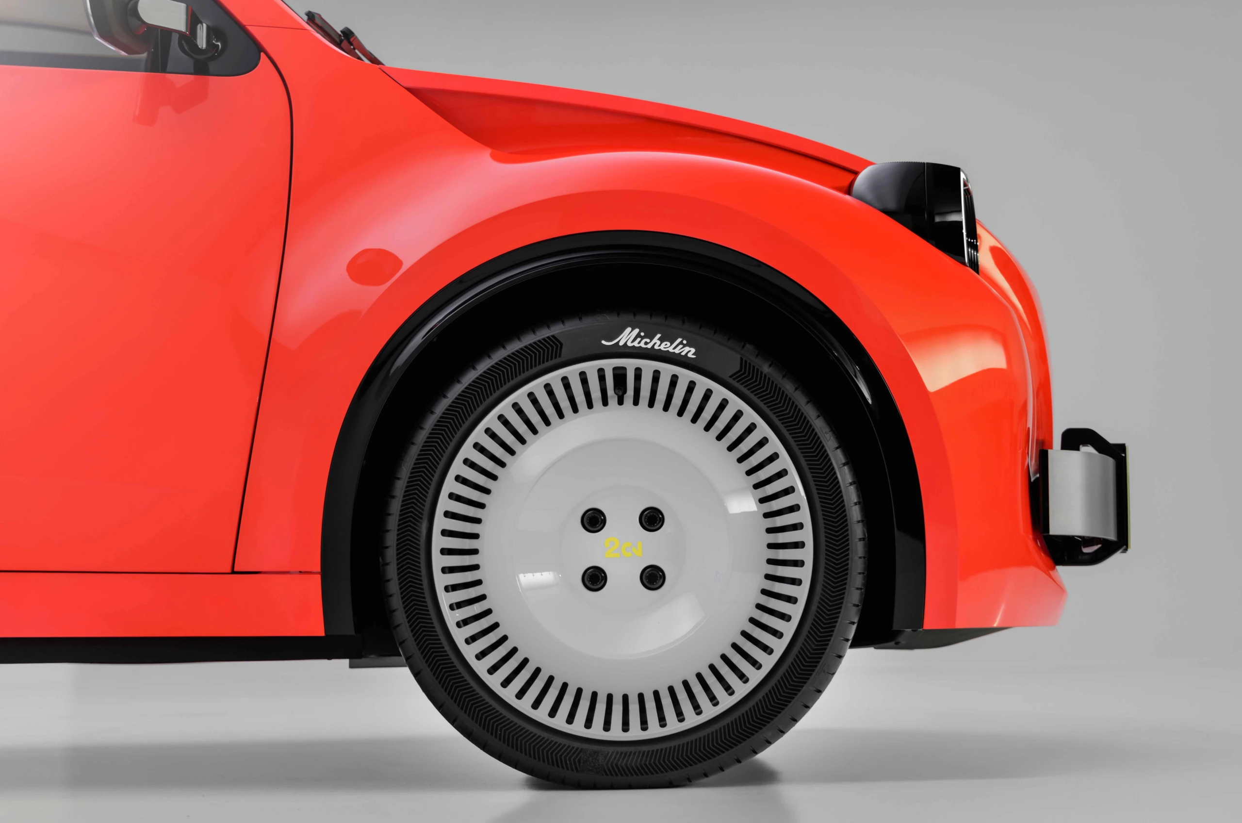 Legendos sugrįžimas Paryžiuje: pristatytas elektrinis „Citroën 2CV“ konceptas