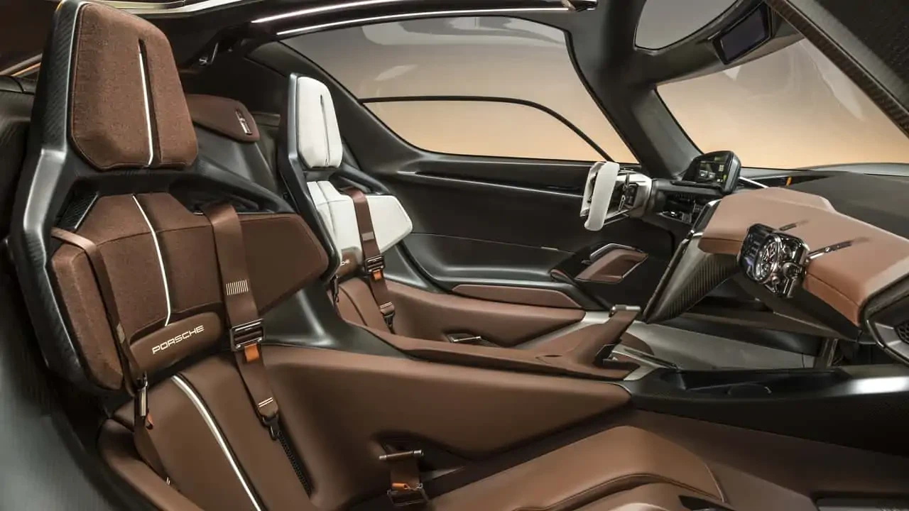 „Porsche“ oficialiai grįžta į hiperautomobilių lygą: patvirtintas naujas modelis ir „Mission S“ koncepcija