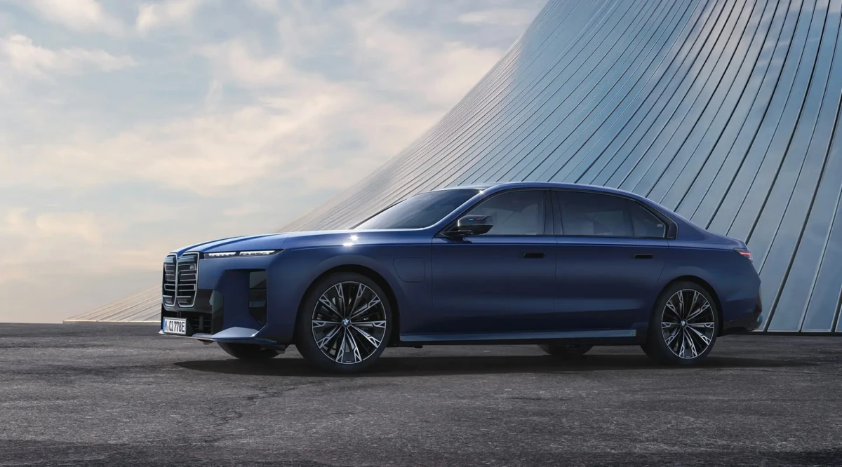 Tradicinis V8 sugrįžta į Europą: pristatytas „BMW M760 xDrive“