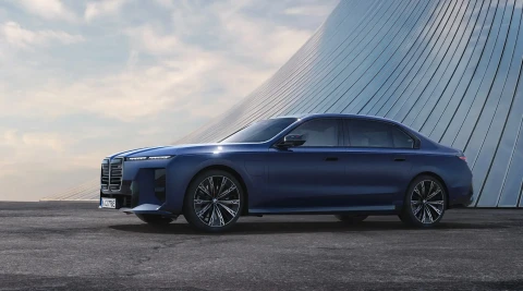 Tradicinis V8 sugrįžta į Europą: pristatytas „BMW M760 xDrive“