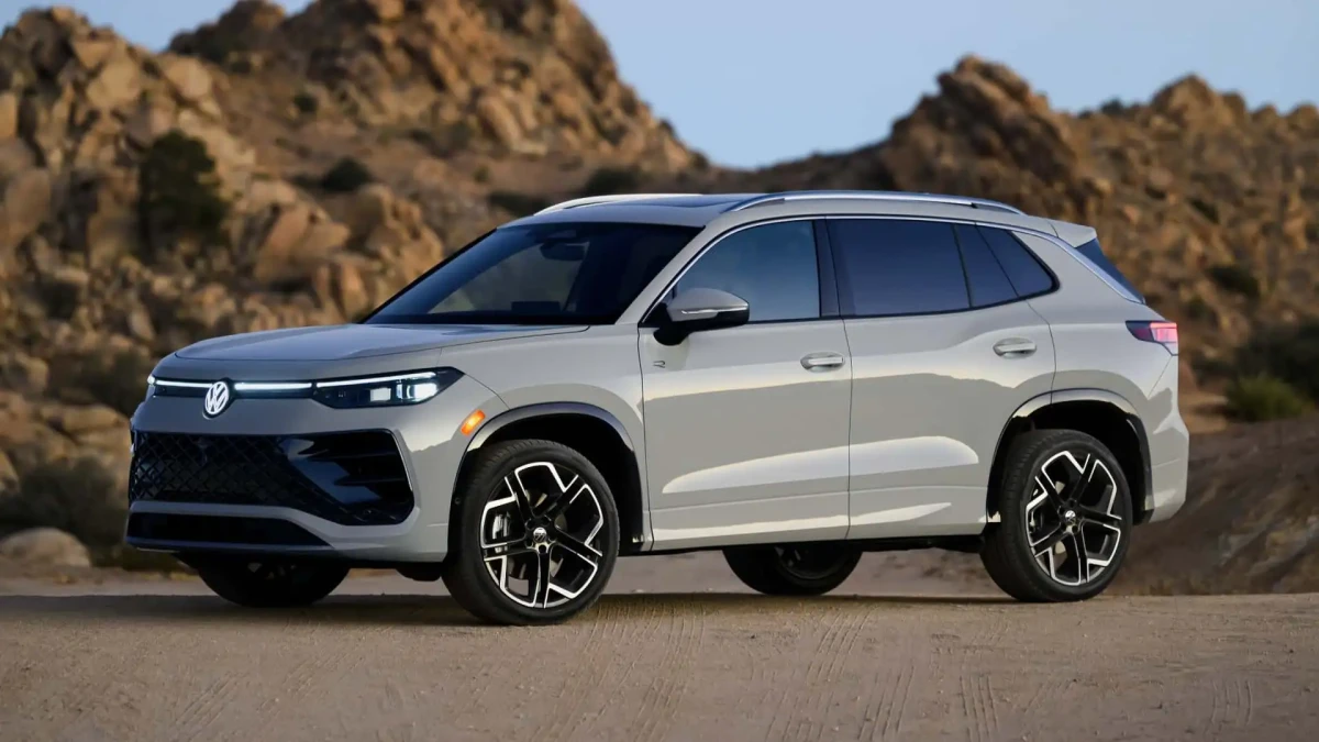 „Volkswagen“ atšaukia beveik 50 tūkst. „Tiguan“ visureigių: dėl programinės įrangos klaidos variklis gali užgesti važiuojant