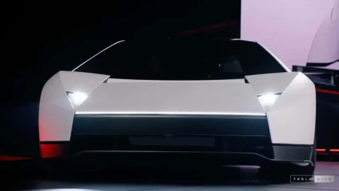 Kosminės technologijos kelyje: oficialiai atskleistas antrosios kartos „Tesla Roadster“