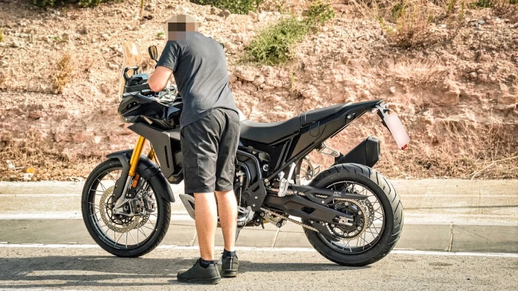 Šnipų kadruose – iš pagrindų atnaujintas „Triumph Tiger 900 Rally“
