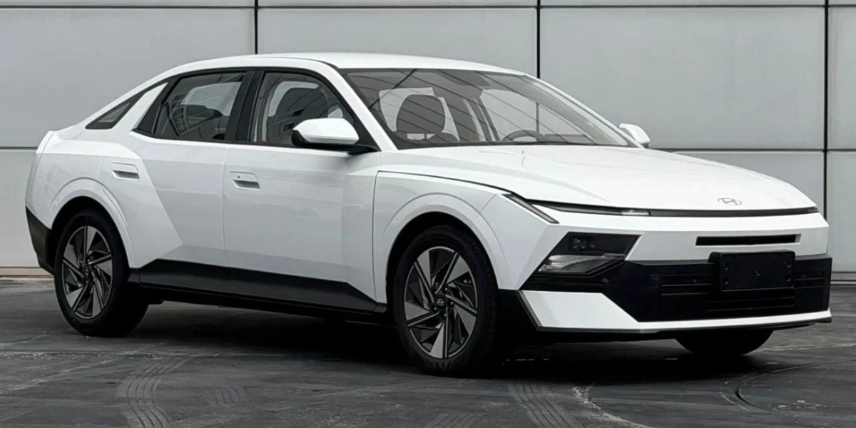 Aštrus „Art of Steel“ dizainas ir dirbtinis intelektas: nutekėjo naujos kartos „Hyundai Elantra“ detalės