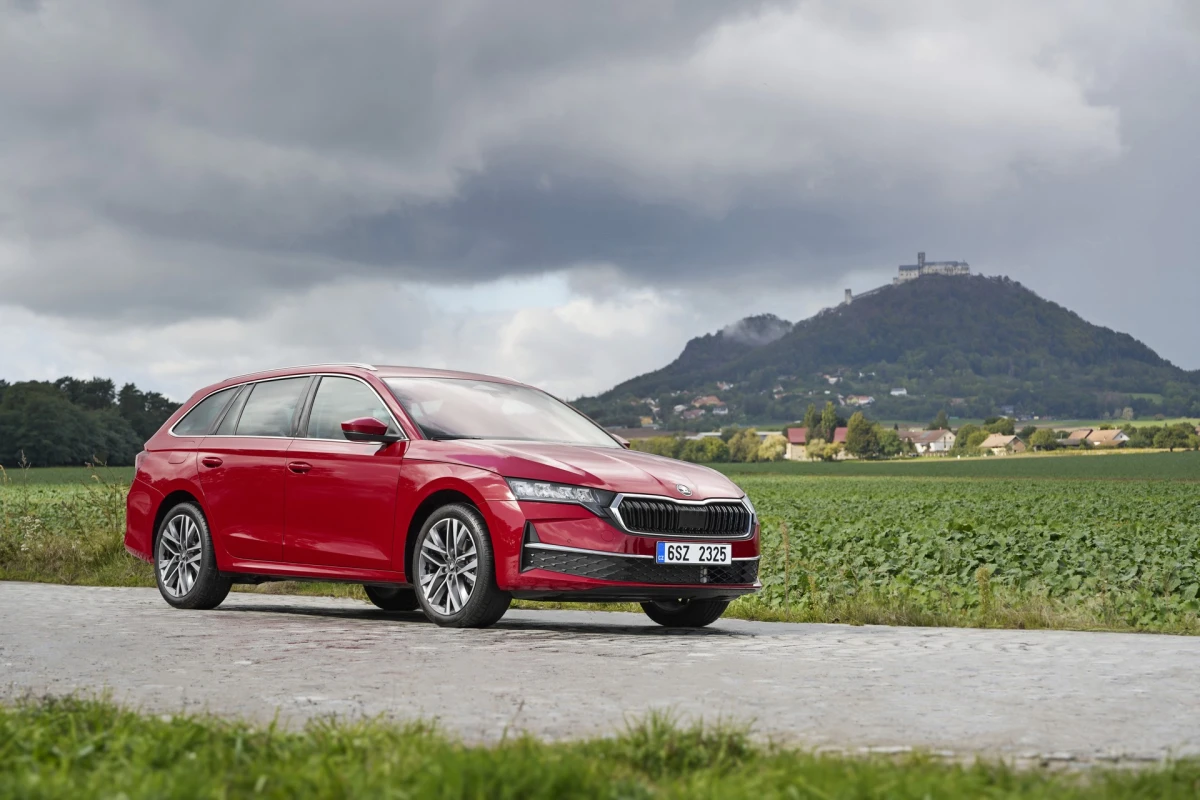 „Škoda Octavia“ – pirmasis prekių ženklo modelis su visaverte hibridine jėgaine