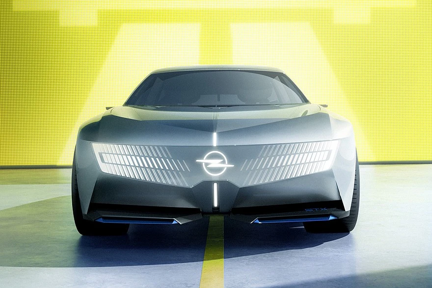 „Opel STX Concept“ Paryžiuje: stulbinantis universalas, diktuojantis markės ateities dizainą