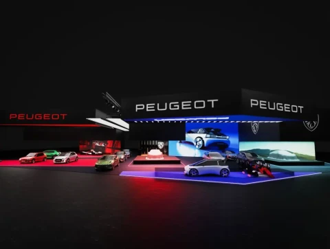 Paryžiaus parodai besiruošianti „Peugeot“ meta kozirį: elektrinis karštasis hečbekas „E-208 GTi“ ir paslaptingas koncepcinis modelis