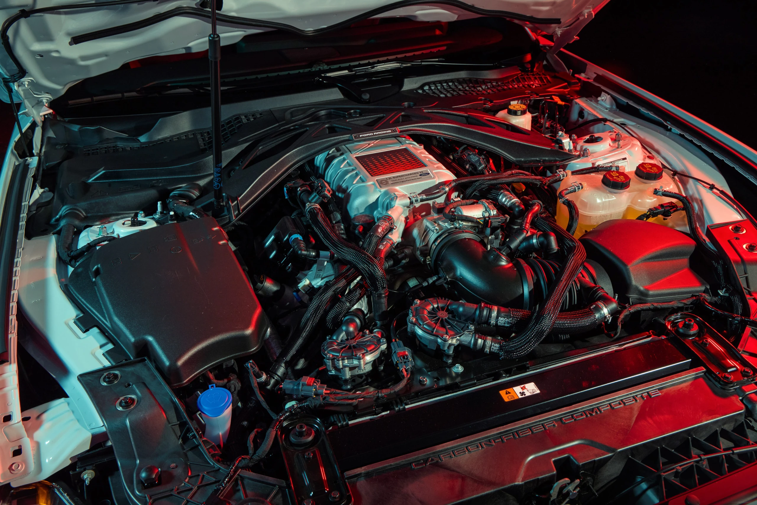 Legendinio „Shelby GT500“ dvasinis įpėdinis: oficialiai debiutuoja 795 AG „Ford Mustang Dark Horse SC“
